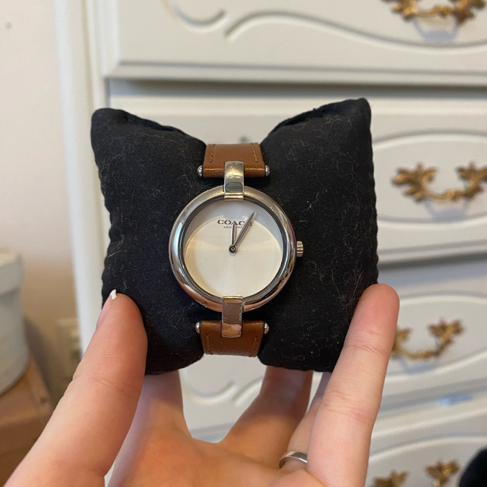 COACH WATCH WITH LEATHER BAND